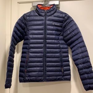 Women’s Columbia puff jacket. Size small. Excellent condition. Blue.